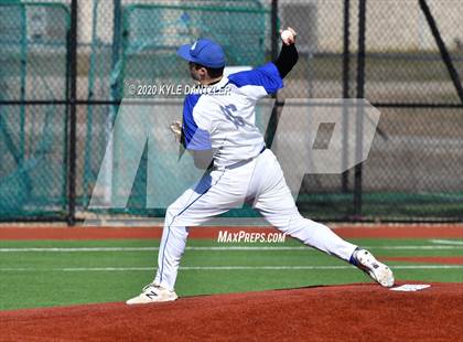 Thumbnail 3 in Wills Point vs Farmersville (Bells Invitational) photogallery.
