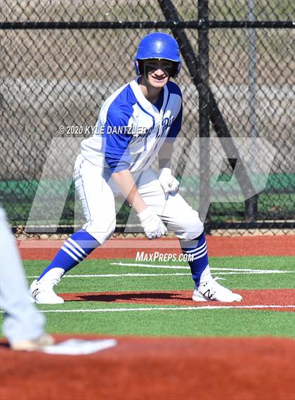 Thumbnail 2 in Wills Point vs Farmersville (Bells Invitational) photogallery.