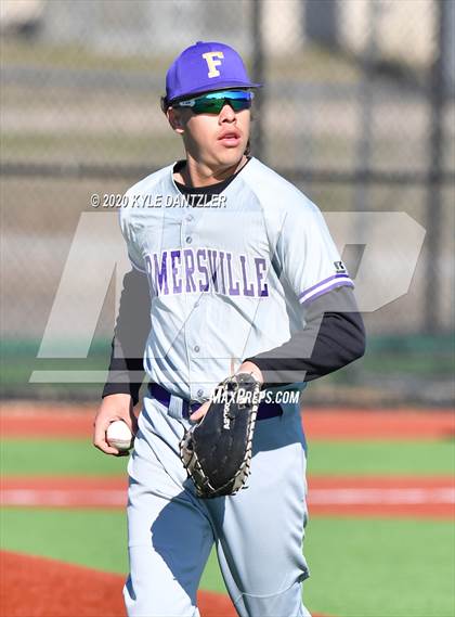 Thumbnail 2 in Wills Point vs Farmersville (Bells Invitational) photogallery.