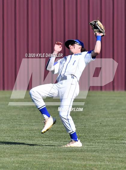Thumbnail 2 in Wills Point vs Farmersville (Bells Invitational) photogallery.
