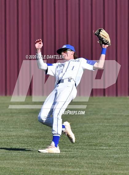 Thumbnail 3 in Wills Point vs Farmersville (Bells Invitational) photogallery.
