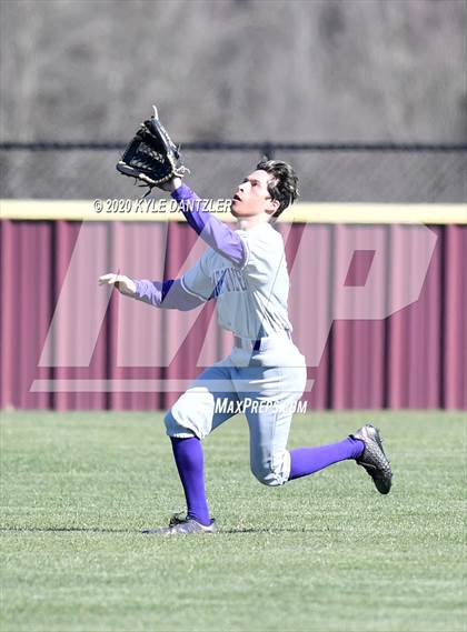 Thumbnail 3 in Wills Point vs Farmersville (Bells Invitational) photogallery.