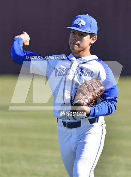 Thumbnail 3 in Wills Point vs Farmersville (Bells Invitational) photogallery.