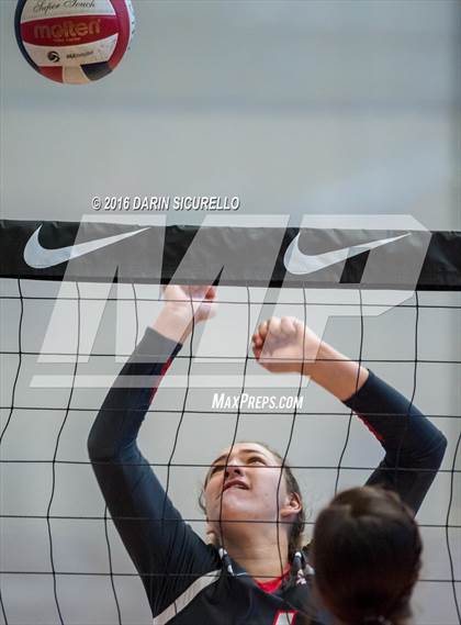 Thumbnail 2 in Mater Dei vs. Bishop Moore (Nike Tournament of Champions) photogallery.