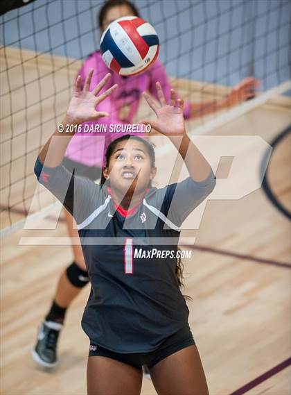 Thumbnail 2 in Mater Dei vs. Bishop Moore (Nike Tournament of Champions) photogallery.