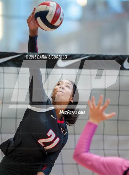 Thumbnail 2 in Mater Dei vs. Bishop Moore (Nike Tournament of Champions) photogallery.