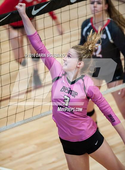 Thumbnail 2 in Mater Dei vs. Bishop Moore (Nike Tournament of Champions) photogallery.