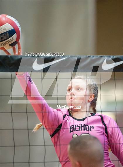 Thumbnail 2 in Mater Dei vs. Bishop Moore (Nike Tournament of Champions) photogallery.