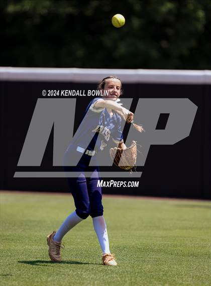 Thumbnail 1 in St. Patrick vs. Mantachie (MHSAA 3A Final) photogallery.