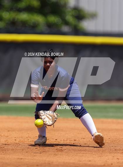 Thumbnail 2 in St. Patrick vs. Mantachie (MHSAA 3A Final) photogallery.