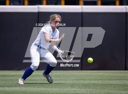 Thumbnail 1 in St. Patrick vs. Mantachie (MHSAA 3A Final) photogallery.