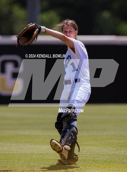 Thumbnail 2 in St. Patrick vs. Mantachie (MHSAA 3A Final) photogallery.