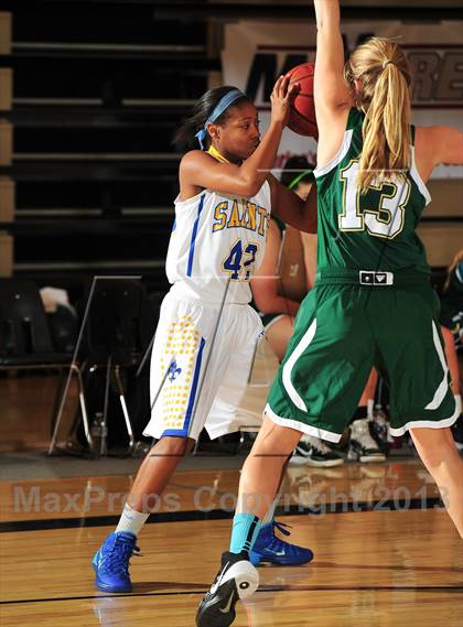 Thumbnail 2 in San Dimas vs. La Costa Canyon (MaxPreps Holiday Classic) photogallery.