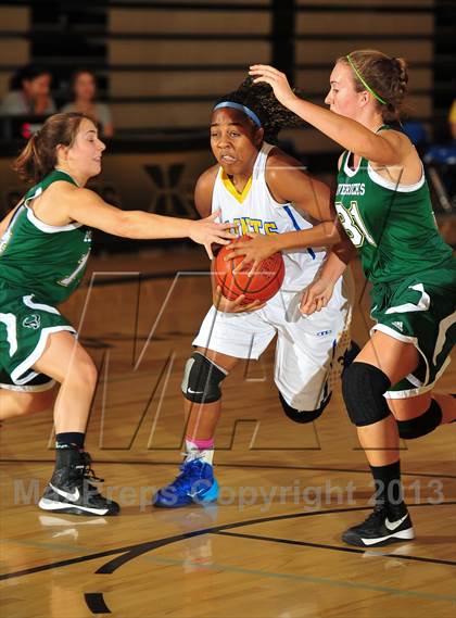 Thumbnail 2 in San Dimas vs. La Costa Canyon (MaxPreps Holiday Classic) photogallery.