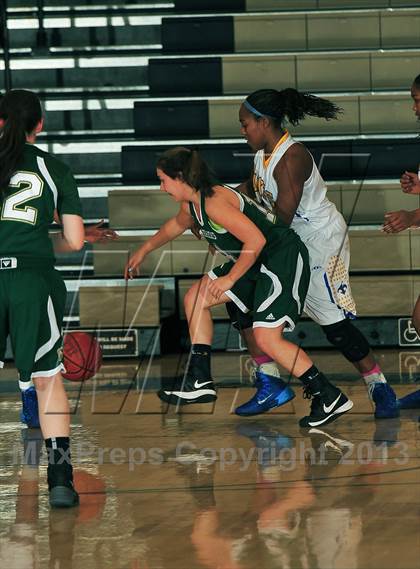 Thumbnail 3 in San Dimas vs. La Costa Canyon (MaxPreps Holiday Classic) photogallery.