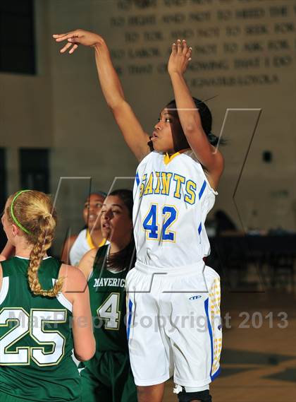 Thumbnail 1 in San Dimas vs. La Costa Canyon (MaxPreps Holiday Classic) photogallery.