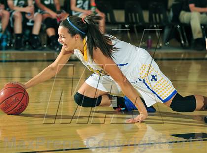 Thumbnail 3 in San Dimas vs. La Costa Canyon (MaxPreps Holiday Classic) photogallery.