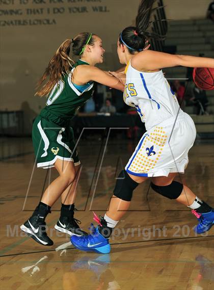 Thumbnail 3 in San Dimas vs. La Costa Canyon (MaxPreps Holiday Classic) photogallery.