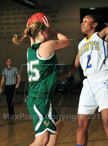 Thumbnail 2 in San Dimas vs. La Costa Canyon (MaxPreps Holiday Classic) photogallery.