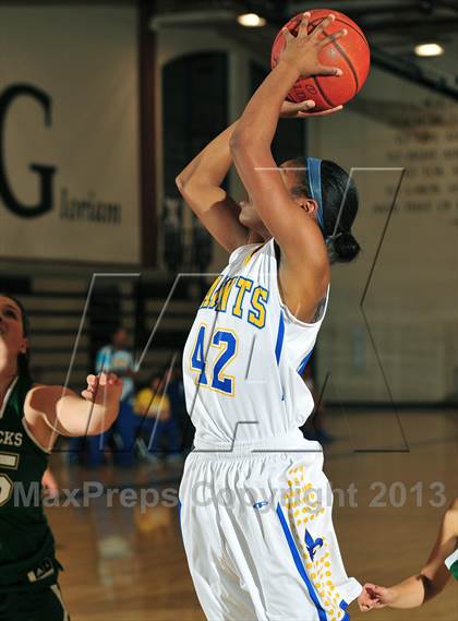 Thumbnail 2 in San Dimas vs. La Costa Canyon (MaxPreps Holiday Classic) photogallery.