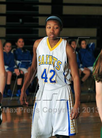 Thumbnail 3 in San Dimas vs. La Costa Canyon (MaxPreps Holiday Classic) photogallery.