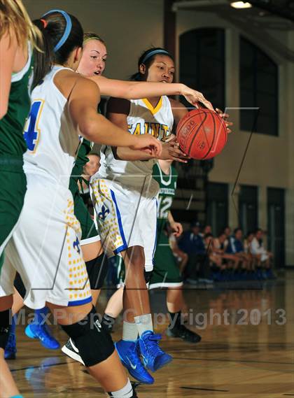 Thumbnail 3 in San Dimas vs. La Costa Canyon (MaxPreps Holiday Classic) photogallery.