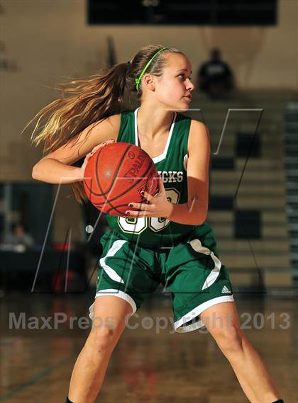 Thumbnail 1 in San Dimas vs. La Costa Canyon (MaxPreps Holiday Classic) photogallery.