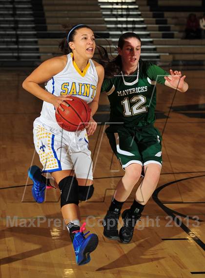 Thumbnail 2 in San Dimas vs. La Costa Canyon (MaxPreps Holiday Classic) photogallery.