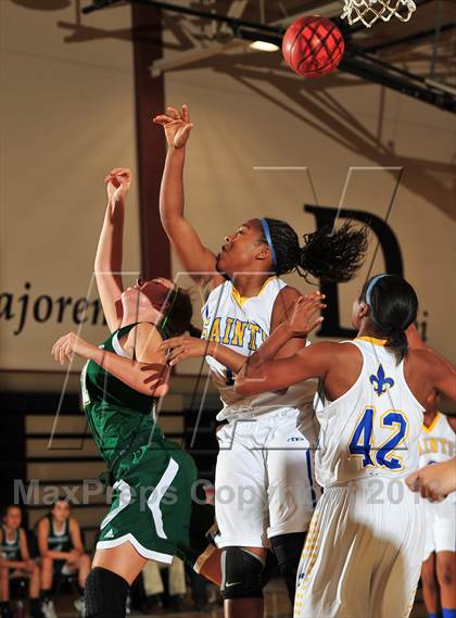 Thumbnail 3 in San Dimas vs. La Costa Canyon (MaxPreps Holiday Classic) photogallery.