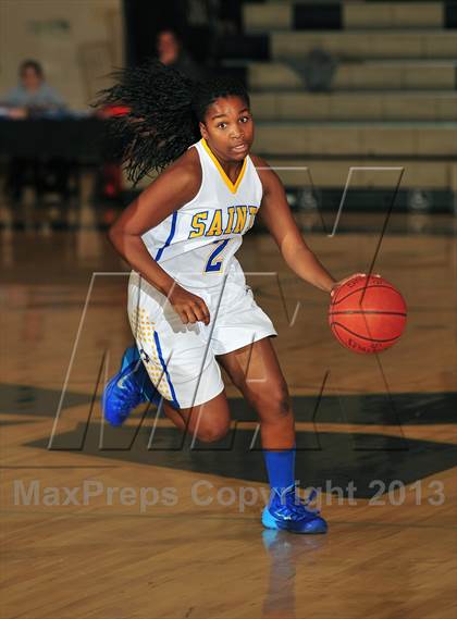 Thumbnail 3 in San Dimas vs. La Costa Canyon (MaxPreps Holiday Classic) photogallery.
