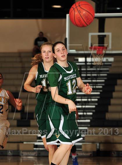 Thumbnail 3 in San Dimas vs. La Costa Canyon (MaxPreps Holiday Classic) photogallery.