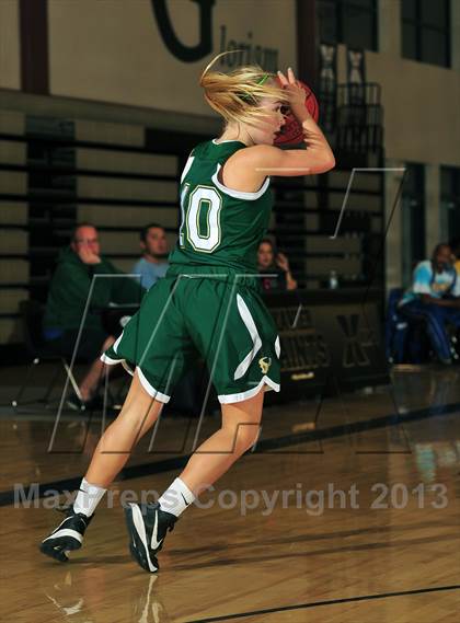 Thumbnail 1 in San Dimas vs. La Costa Canyon (MaxPreps Holiday Classic) photogallery.