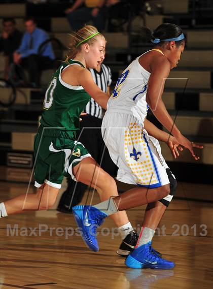 Thumbnail 2 in San Dimas vs. La Costa Canyon (MaxPreps Holiday Classic) photogallery.