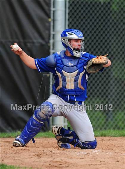 Thumbnail 2 in Darien vs. Hand (CIAC Class L 2nd Round) photogallery.