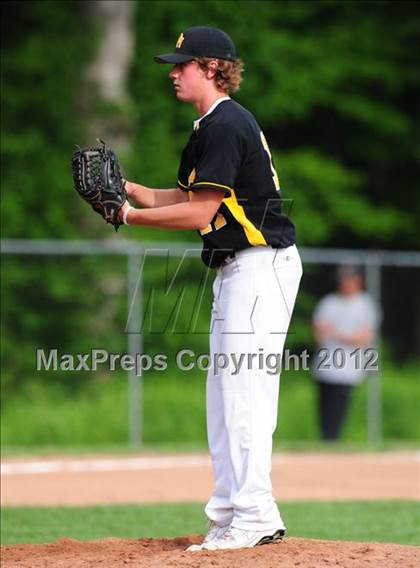 Thumbnail 1 in Darien vs. Hand (CIAC Class L 2nd Round) photogallery.
