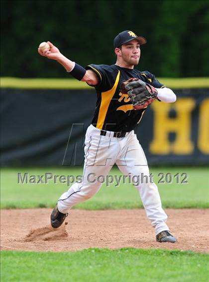 Thumbnail 3 in Darien vs. Hand (CIAC Class L 2nd Round) photogallery.