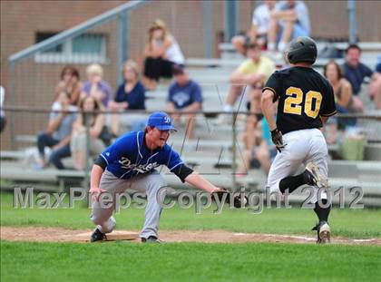 Thumbnail 3 in Darien vs. Hand (CIAC Class L 2nd Round) photogallery.
