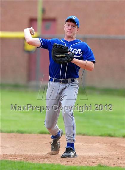 Thumbnail 2 in Darien vs. Hand (CIAC Class L 2nd Round) photogallery.