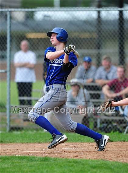 Thumbnail 3 in Darien vs. Hand (CIAC Class L 2nd Round) photogallery.