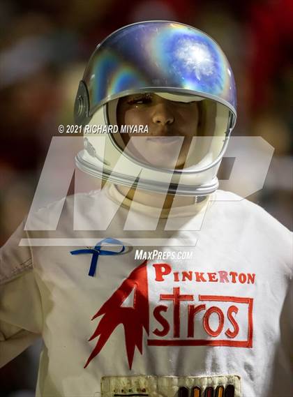 Thumbnail 3 in Londonderry @ Pinkerton photogallery.