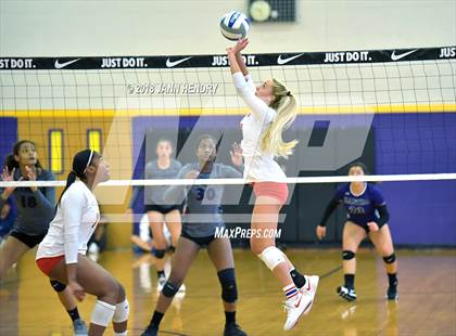 Thumbnail 1 in Rancho Cucamonga vs. Redondo Union (Durango Fall Classic) photogallery.