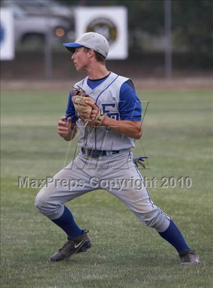 Thumbnail 2 in El Dorado vs. Sonora (CIF SJS D4 Playoffs) photogallery.