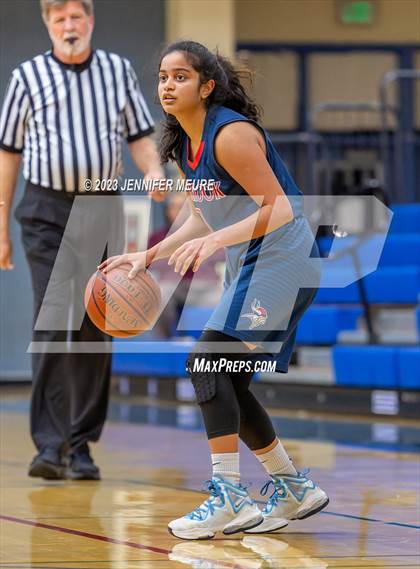 Thumbnail 2 in Lynbrook vs. Carlmont (Newark Optimist Club Holiday Classic) photogallery.