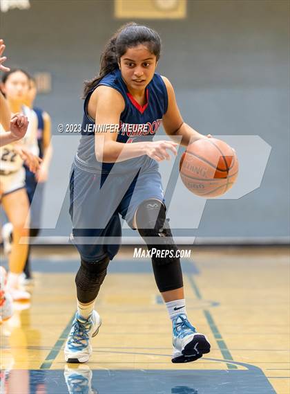 Thumbnail 3 in Lynbrook vs. Carlmont (Newark Optimist Club Holiday Classic) photogallery.