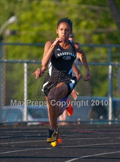 Thumbnail 2 in True Team Section 6AAA (Boys and Girls 200m Dash) photogallery.