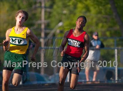Thumbnail 3 in True Team Section 6AAA (Boys and Girls 200m Dash) photogallery.
