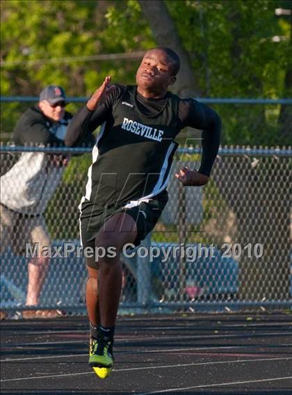 Thumbnail 3 in True Team Section 6AAA (Boys and Girls 200m Dash) photogallery.