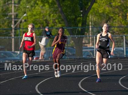 Thumbnail 3 in True Team Section 6AAA (Boys and Girls 200m Dash) photogallery.