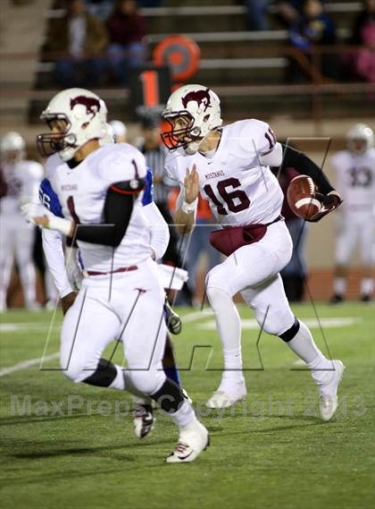 Thumbnail 3 in Central vs Andover (KSHSAA 5A Regional Playoff) photogallery.