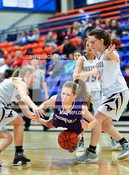 Thumbnail 3 in Perryville vs. Booneville photogallery.